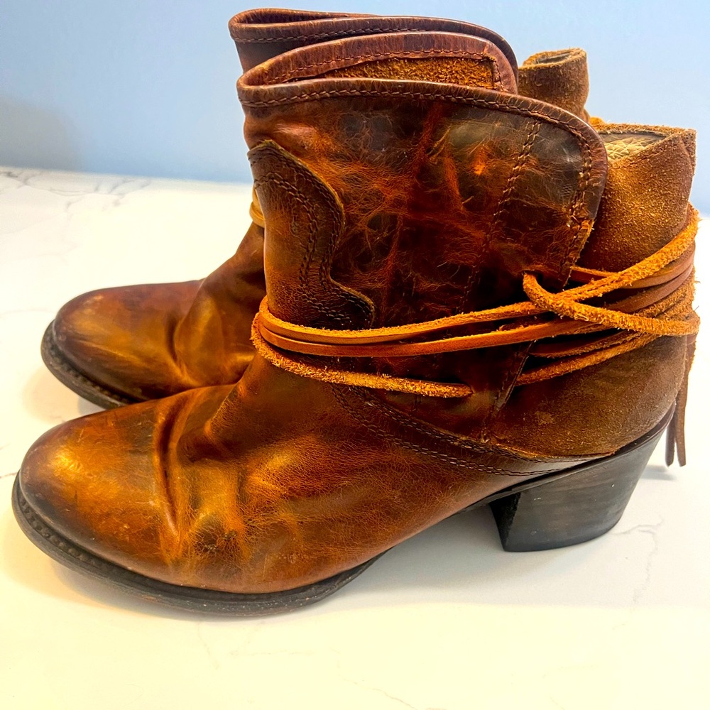 Freebird Casey Distressed Leather Cognac Brown Western Heeled Booties Size 10